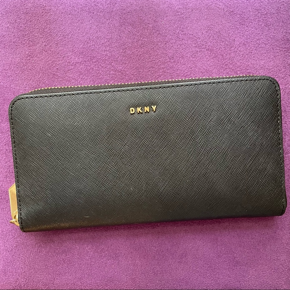 DKNY wallet